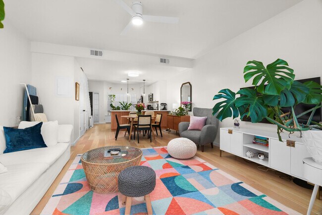 Building Photo - 1321 Bayview Dr