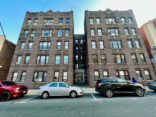 Building Photo - 315 56th St