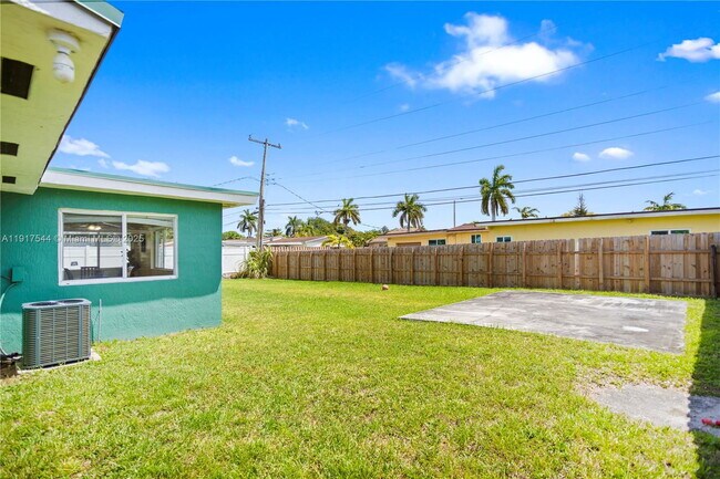 Building Photo - 1831 SW 97th Terrace