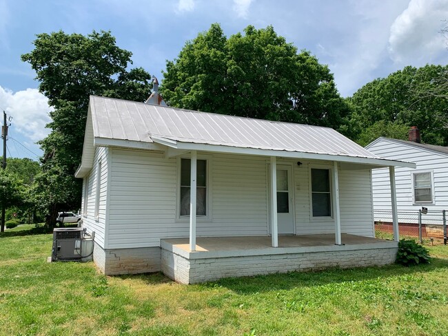 Primary Photo - 1 Bedroom and 1 Bathroom house