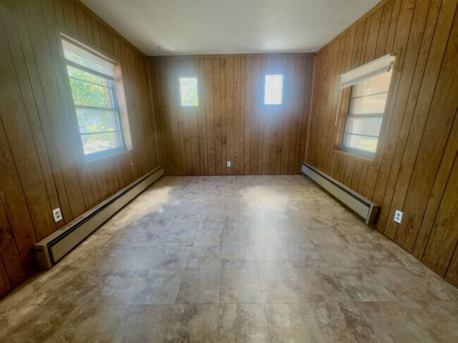 Building Photo - SECTION 8 IS GLADLY ACCEPTED 3 Bed 1.5 Bath With 2 Car Detached Garage