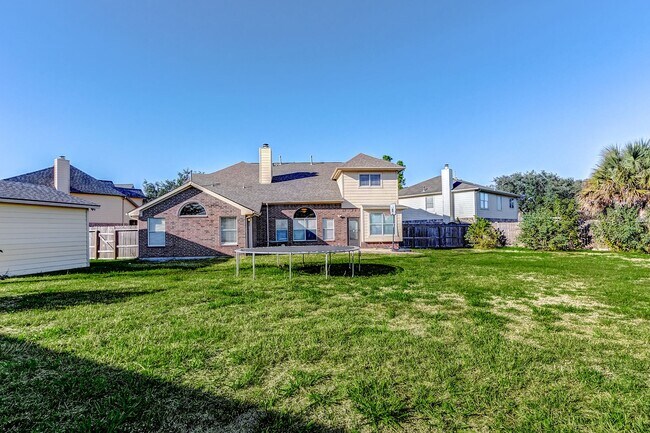 Building Photo - Discover the epitome of suburban living in this exquisite home, nestled on a peaceful cul-de-sac ...