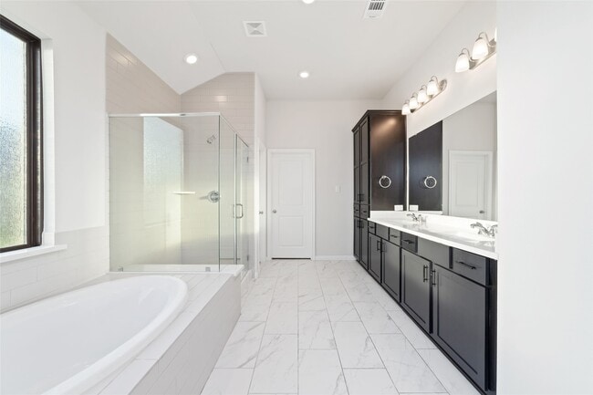 Building Photo - 720 Lake Lacosta Dr