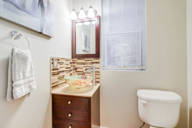 Building Photo - 27 Todd Pl NE