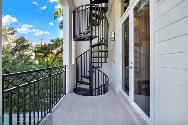 Building Photo - 425 N Ocean Blvd