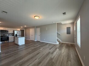 Building Photo - Now Pre-Leasing: Spacious 3 Bedroom Home