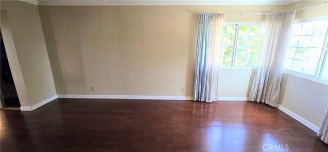 Building Photo - 1400 Post Rd