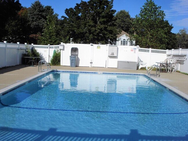 perfect summer pool - 100 Emerson Gardens Rd