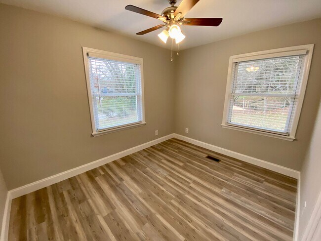 Building Photo - West AVL - Remodeled and Ready!