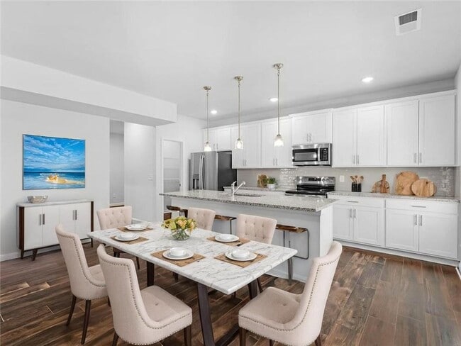 Building Photo - 223 Monarch Village Way