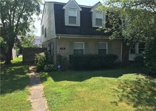 Building Photo - Townhouse Near N Great Neck & VB Blvd
