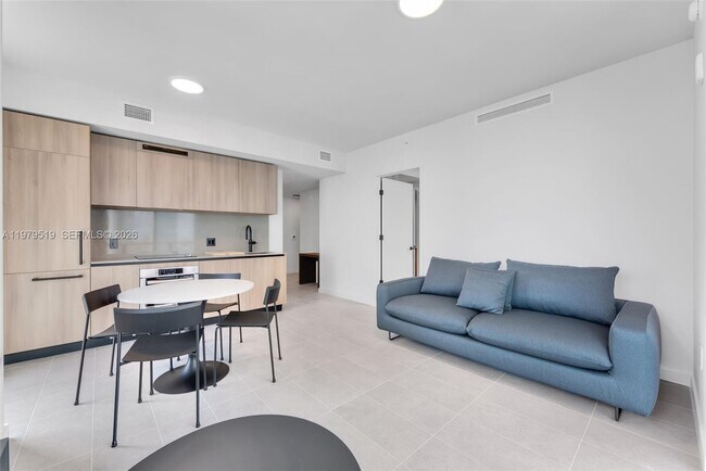 Building Photo - 121 NE 5th St