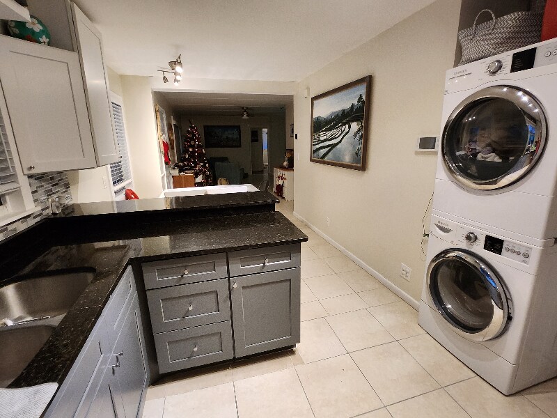 Building Photo - 305 3rd St