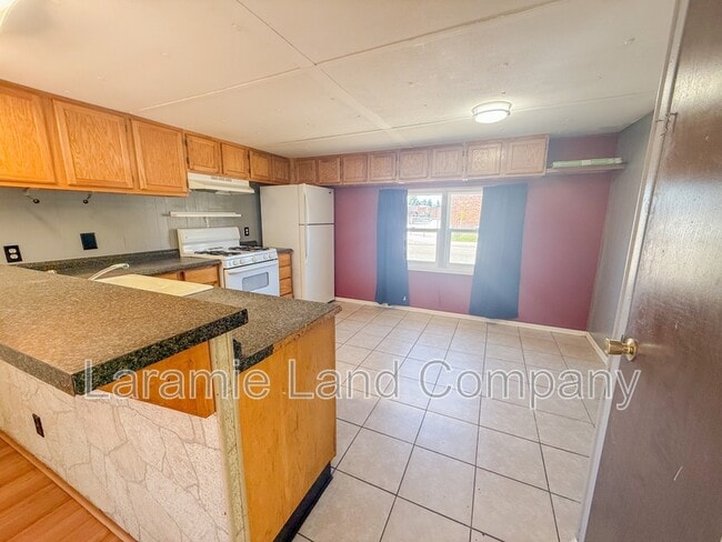 Building Photo - 2166 W Wyoming Ave