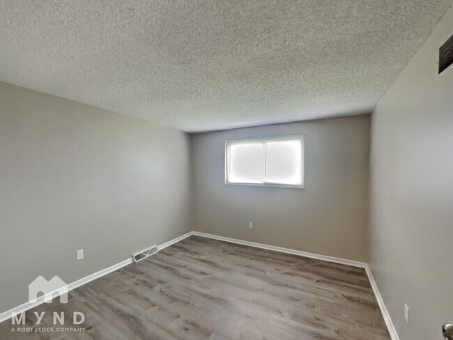 Building Photo - 6659 Rosetree Dr