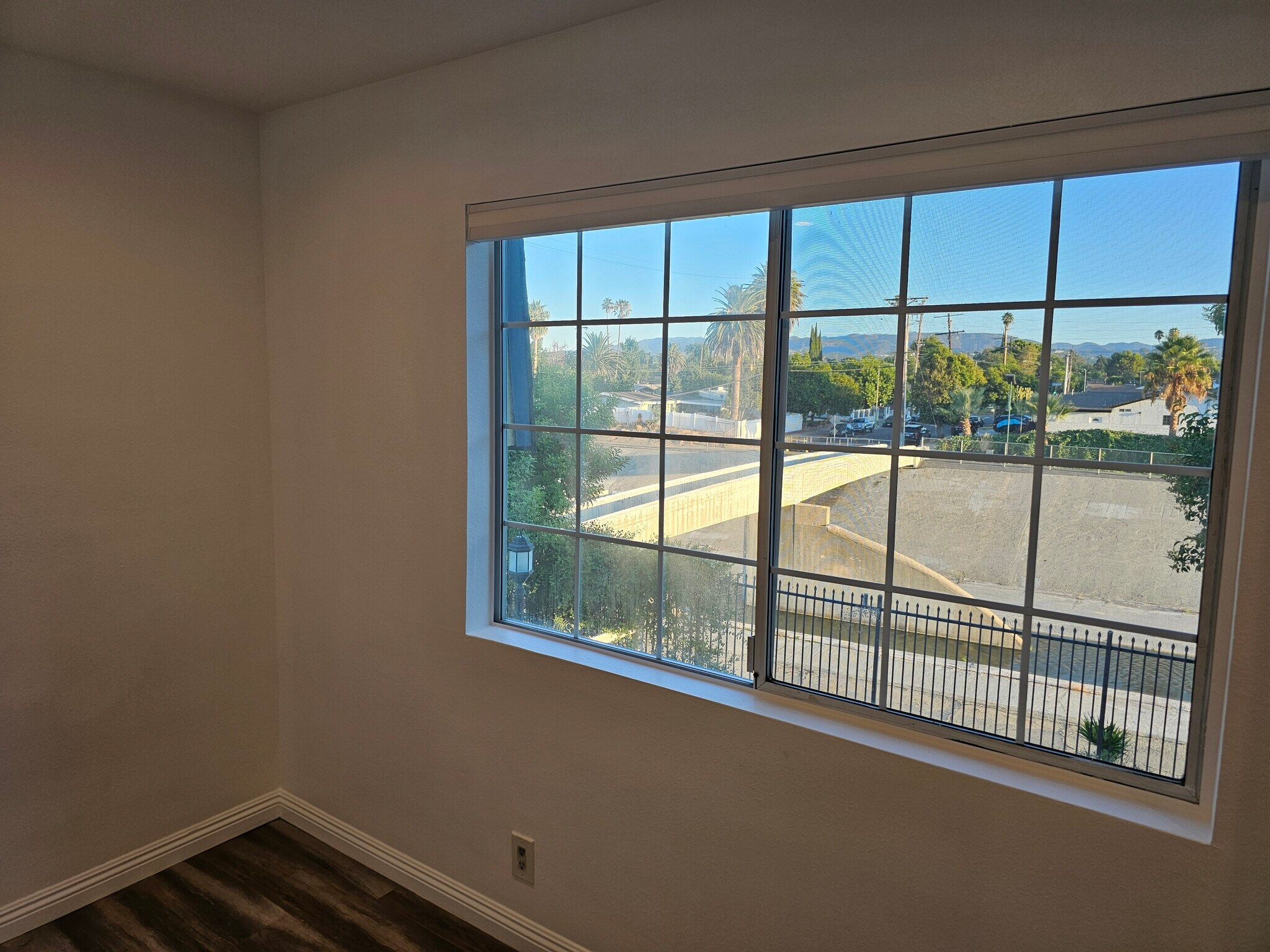 Building Photo - 6501 Vanalden Ave