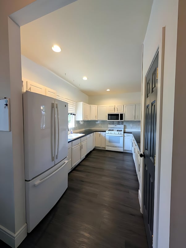 Building Photo - 200 Whispering Pine Pl