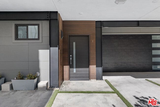 Building Photo - 849 N Alta Vista Blvd