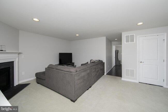 Building Photo - 304 Iannelli Rd
