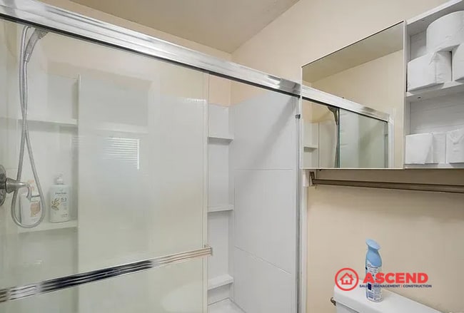 Building Photo - Lovely 4 Bedroom Home in Campus Park Area!