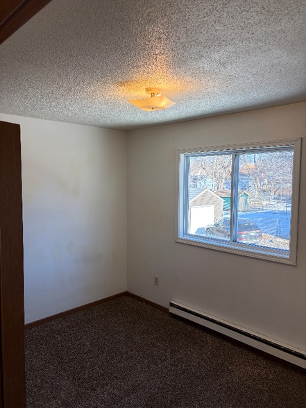 Building Photo - 1402 Division St W