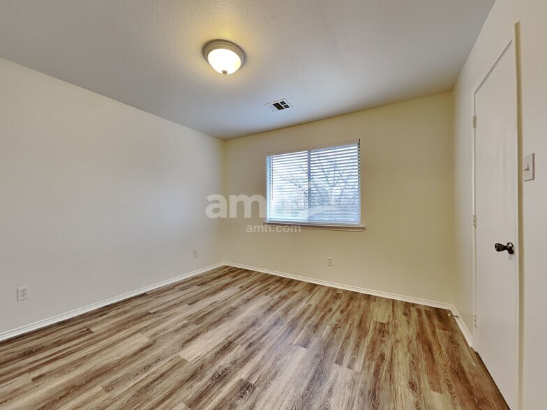Building Photo - 312 Pepperwood Trl