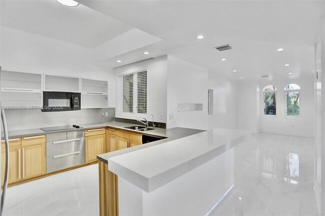 Building Photo - 21032 NE 32nd Ave