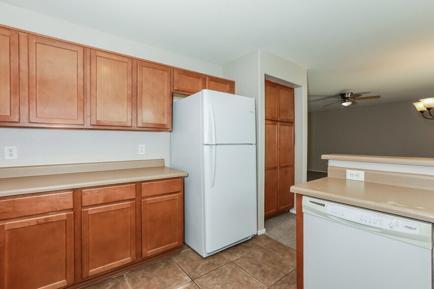 Building Photo - 1519 E Stirrup Ln