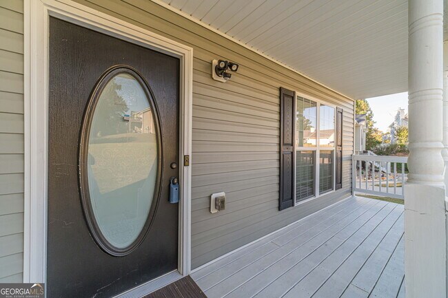 Building Photo - 583 Embassy Walk