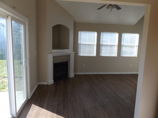 Building Photo - Beautiful Open Floor Plan Featuring Two Be...