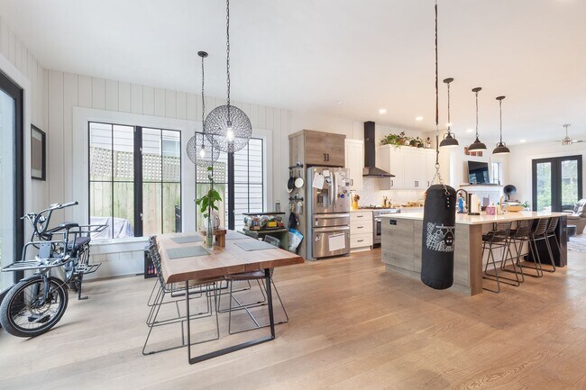 Building Photo - Stunning 4/3.5 Home in Highly Sought-After Area w/ 1300 Sq Ft of Outdoor Space!