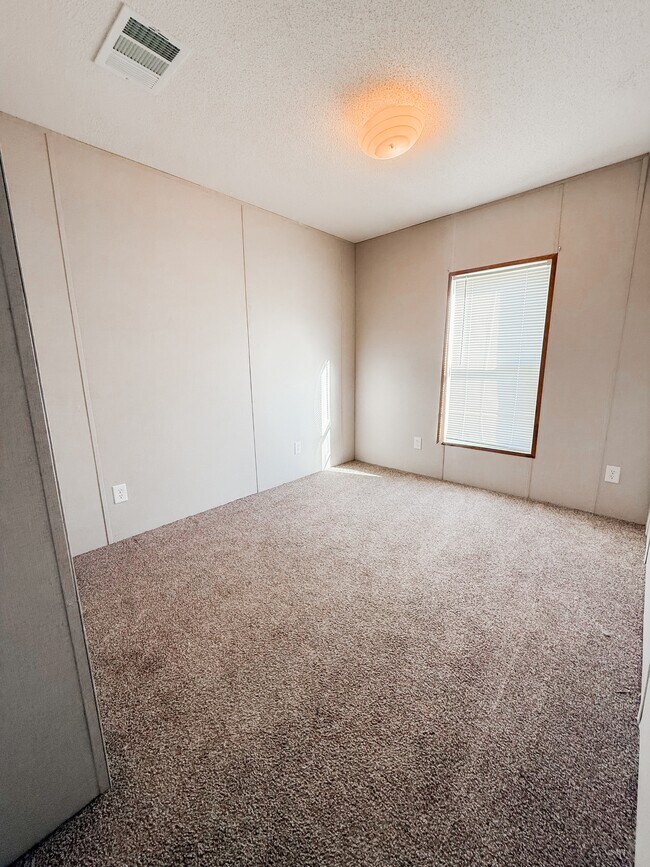 Building Photo - 1430 Shadeville Rd