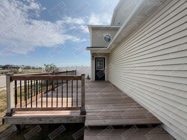 Building Photo - 3301 Quacker Ave