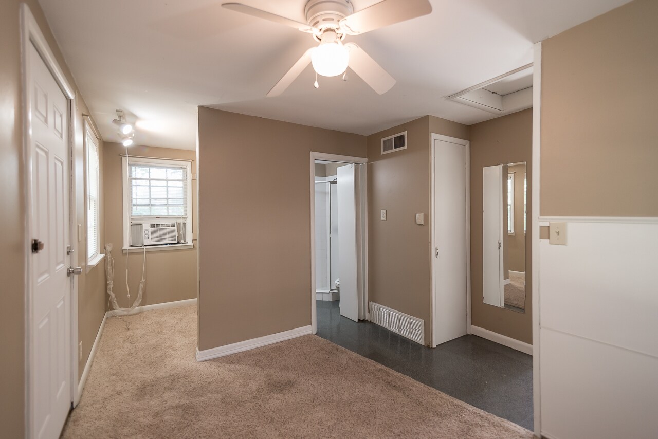 Building Photo - 2025 W Admiral Rd