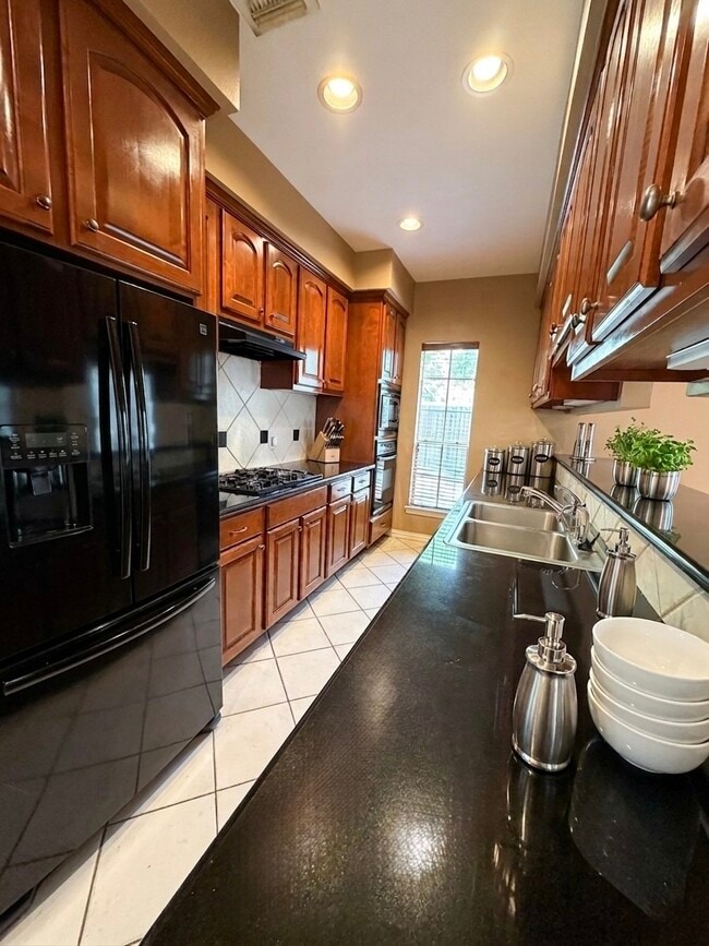 Building Photo - 7202 Harmony Cove