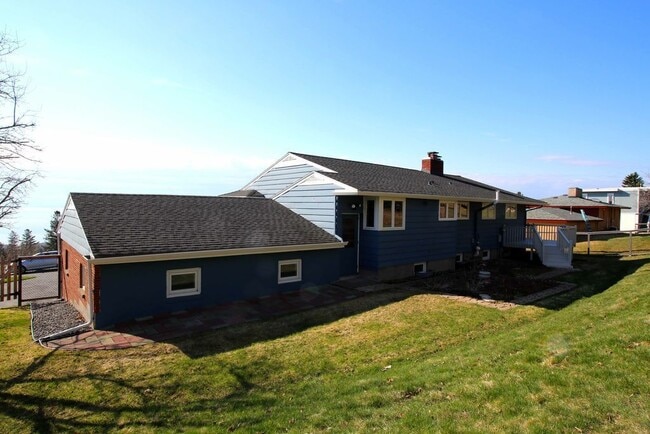 Building Photo - AVAILABLE Aug. 1 - 4 BEDROOM 3 BATHROOM - GORGEOUS LAKE VIEWS