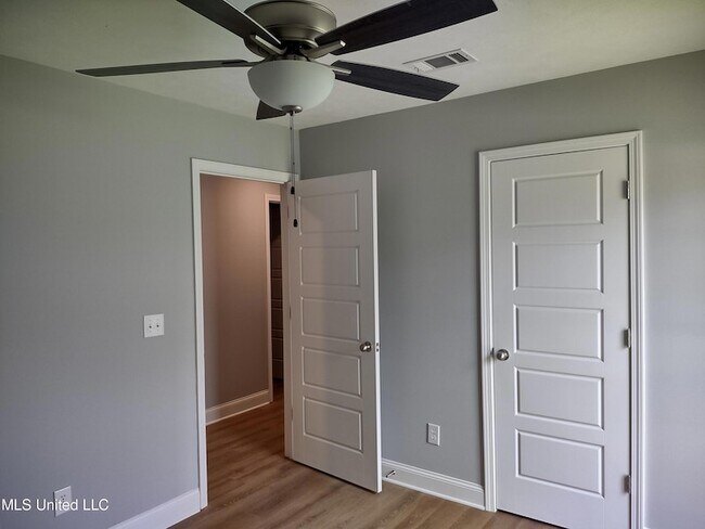 Building Photo - 599 Westfield Dr