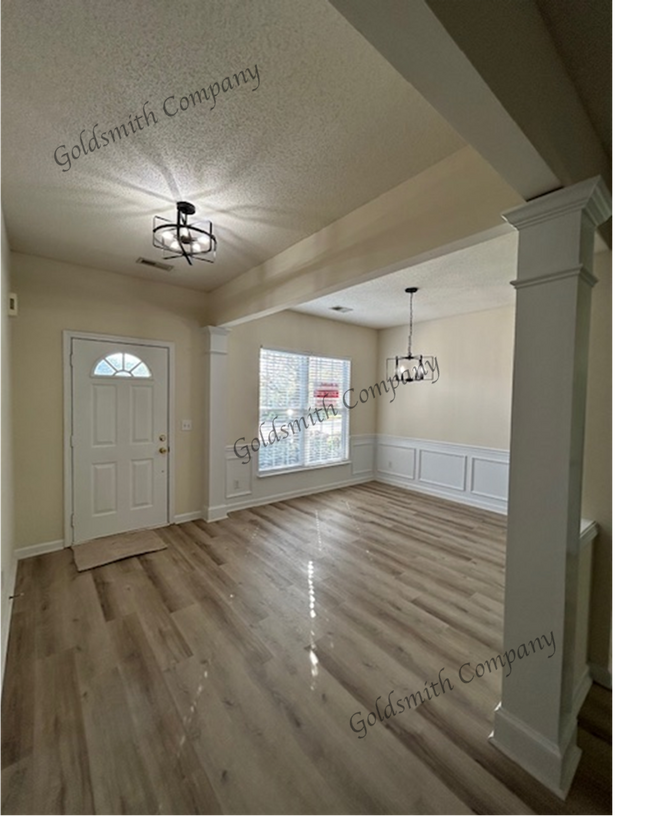 Building Photo - 815 Weybourne Dr