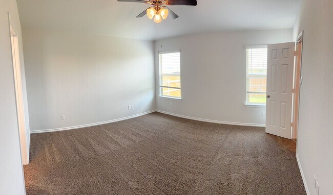 Building Photo - Available NOW This charming 1 story, 3 bed...