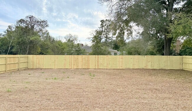 Building Photo - Modern 3-Bedroom Home