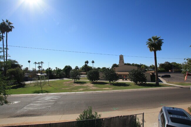 Building Photo - Rare Find in the Coveted Cheery Lynn Historic District!