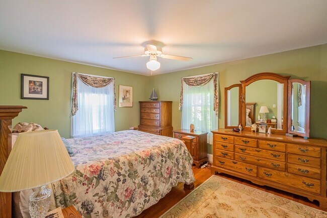 Building Photo - 22 Crescent Hill Ave