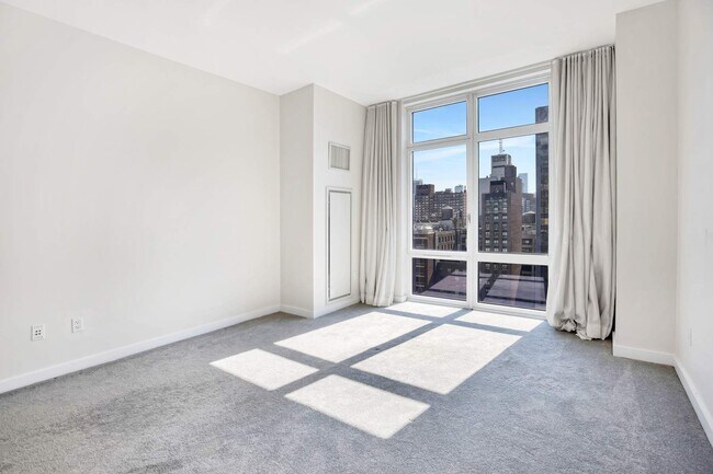 Building Photo - 555 W 59th St