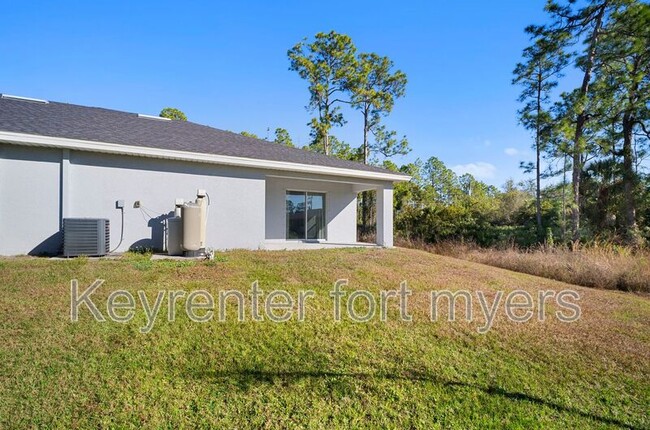 Building Photo - 341 Reeves St