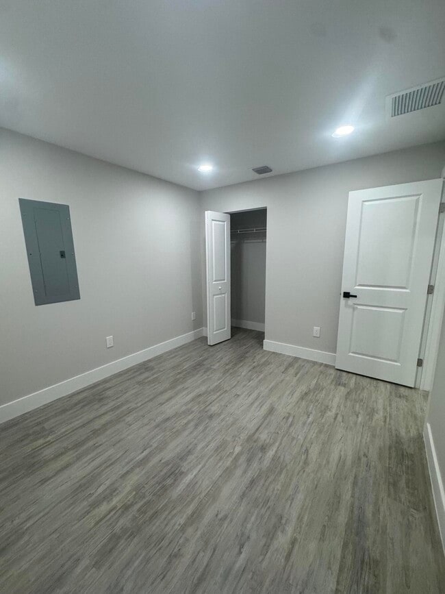 Building Photo - 2590 Hayden Dr