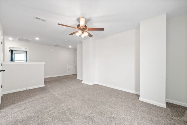 Building Photo - Dog Friendly Four Bedroom Near I24!
