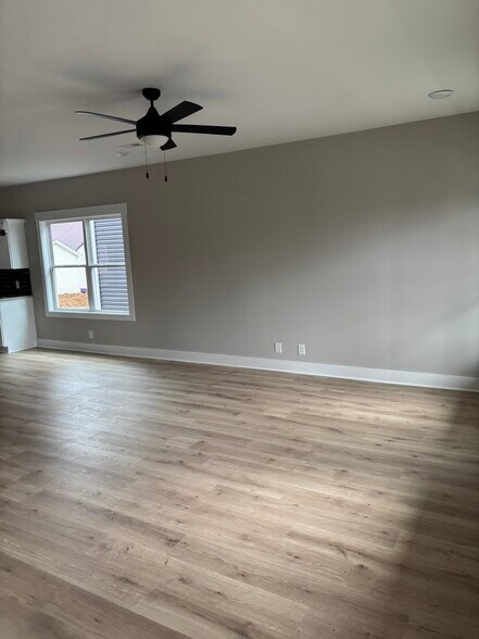 Building Photo - 713 Crossland Ave