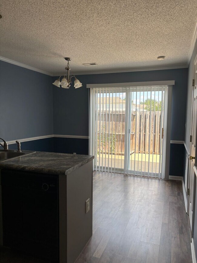 Building Photo - 2330 Vineyard Dr