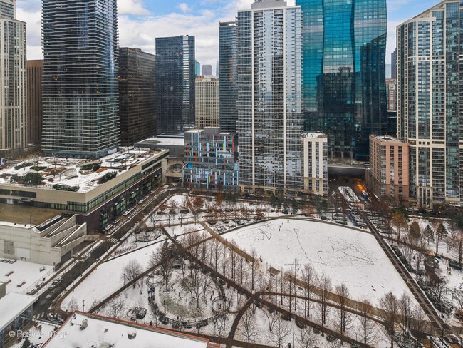 Building Photo - 360 E Randolph St