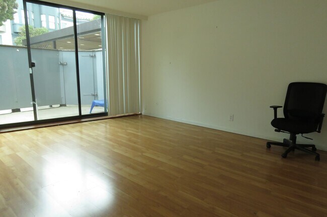 Building Photo - Unique Jr. One Bedroom with Views and Parking